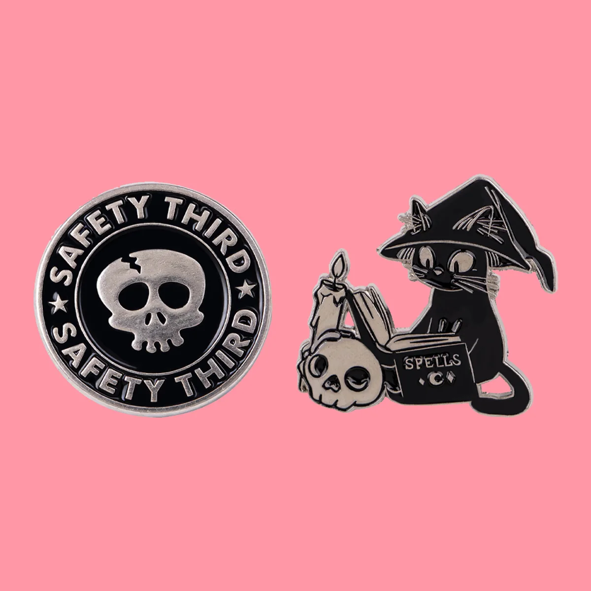 Magischer Katzenschädel Emaille-Pin SAFETY THIRD Zitate Brosche Anstecknadel Abzeichen für Rucksack Kleidung Accessoires Schmuck Freunde Geschenke