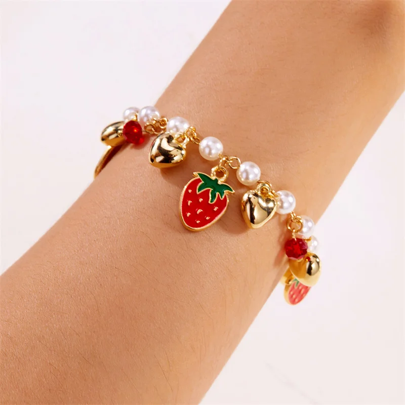 سحر الكرز سوار معدني الفراولة الحب القلب اللؤلؤ سوار السيدات مزاجه الفاكهة سلسلة الأزياء والمجوهرات هدية