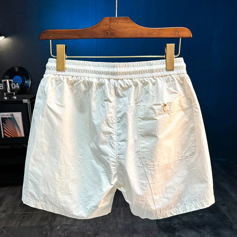 

Лето 2025 года, тонкие мужские шорты, повседневные облегающие трендовые универсальные, простые и дышащие пляжные брюки три или четырехдюймовые