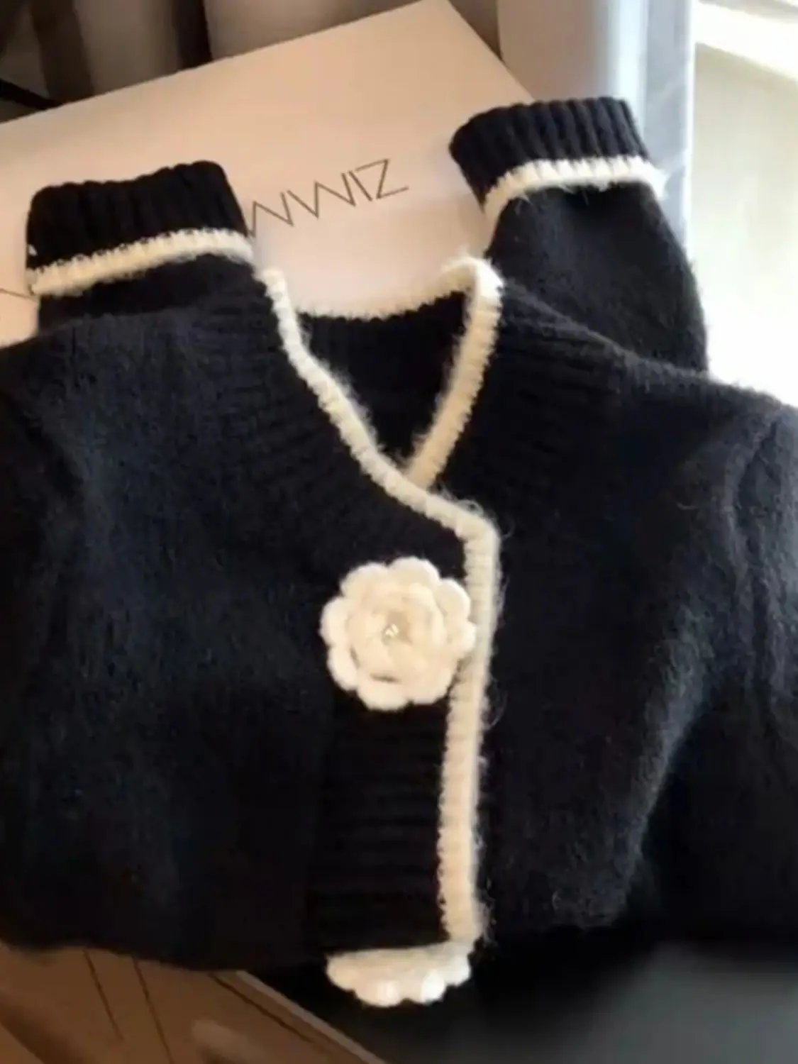 

Black Sweater Jacket Women's Autumn And Winter Slim Fit Short Style Flower Long Sleeved Knitted Cardigan Top