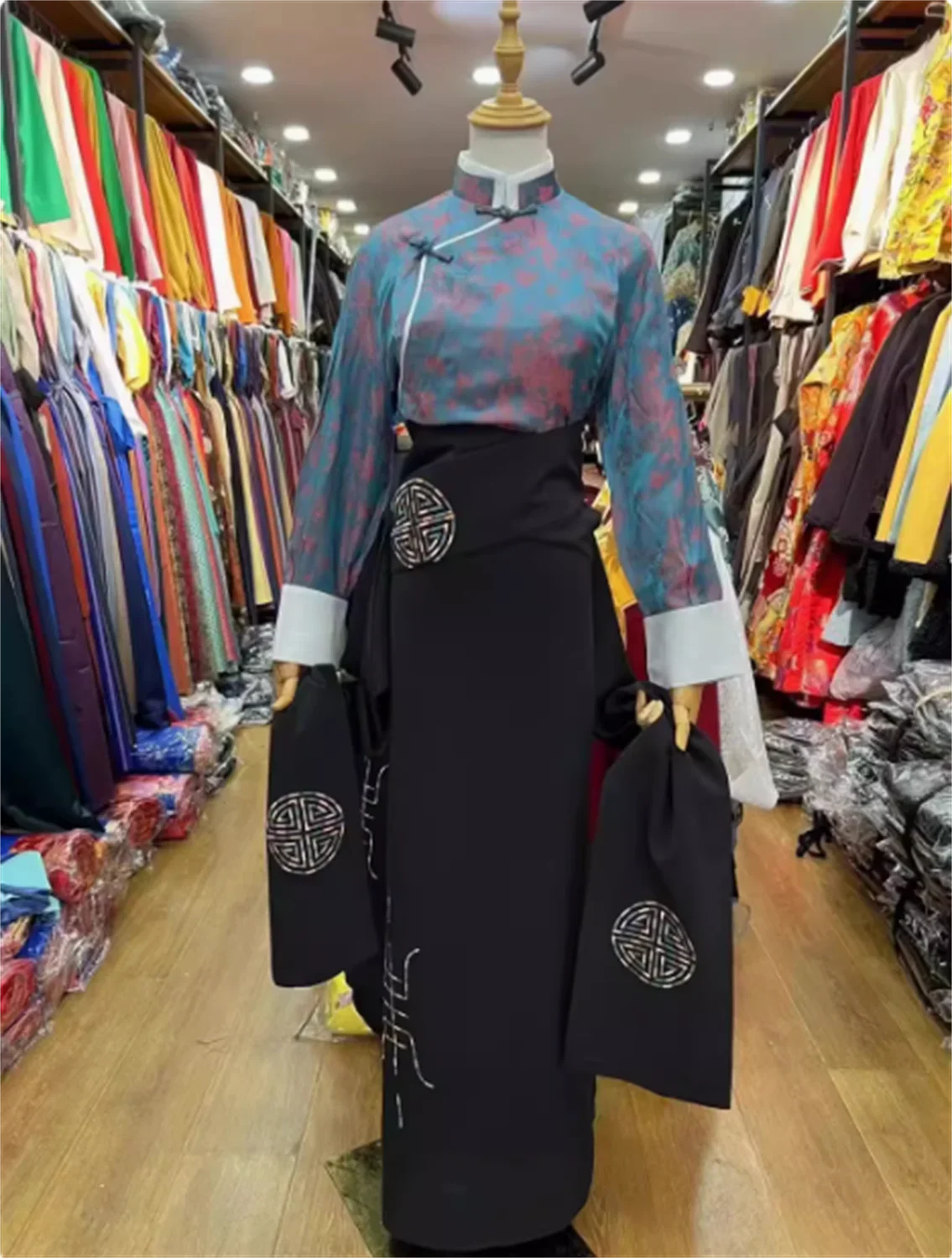 Spring and summer hot selling Tibetan girl ethnic characteristic half skirt and shirt set