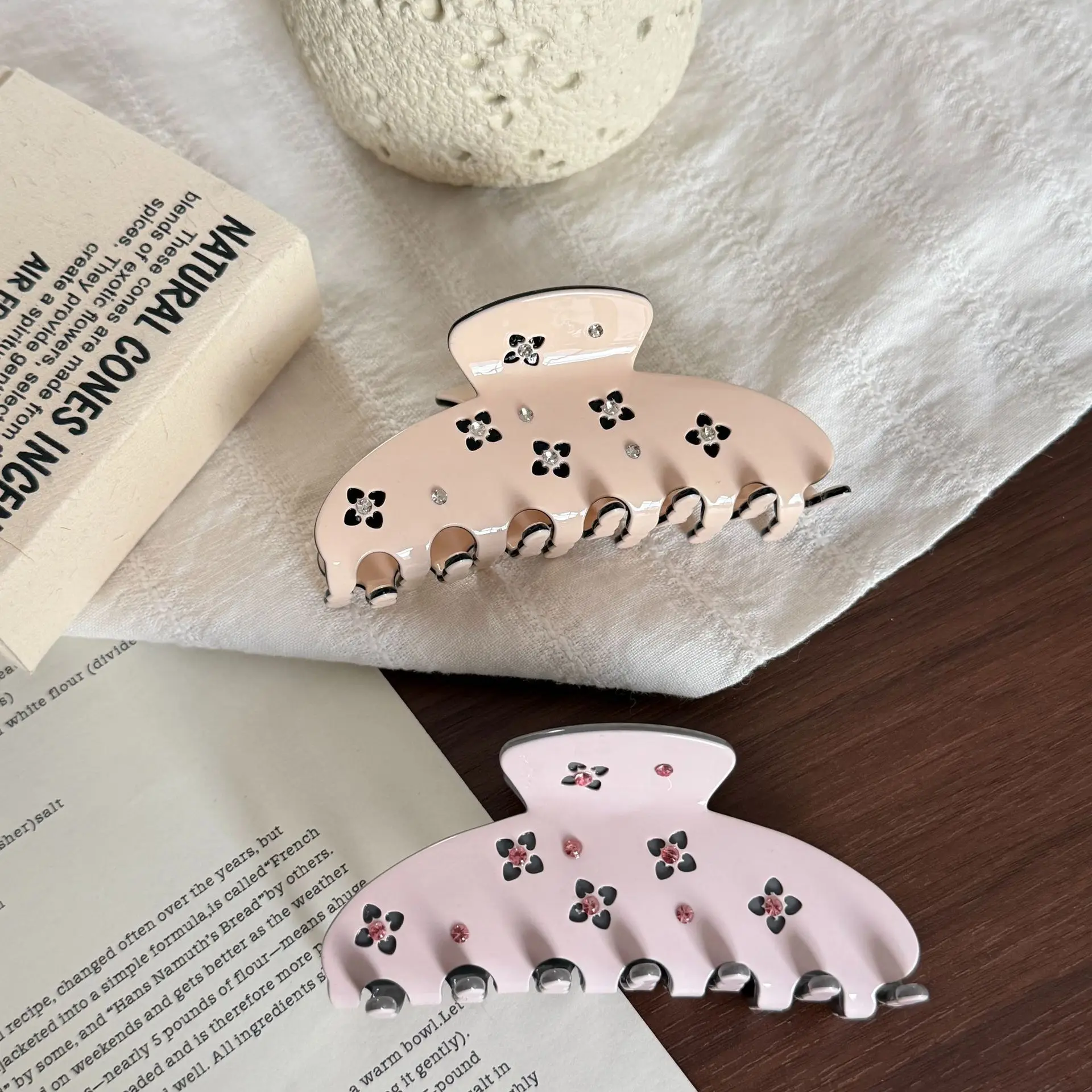 Ins Aesthetic Hollow Cutout Flower Rhinestone Hair Claw Clip Acetate Shark Clip Hair Grabber Hair Accessories For Women Girls