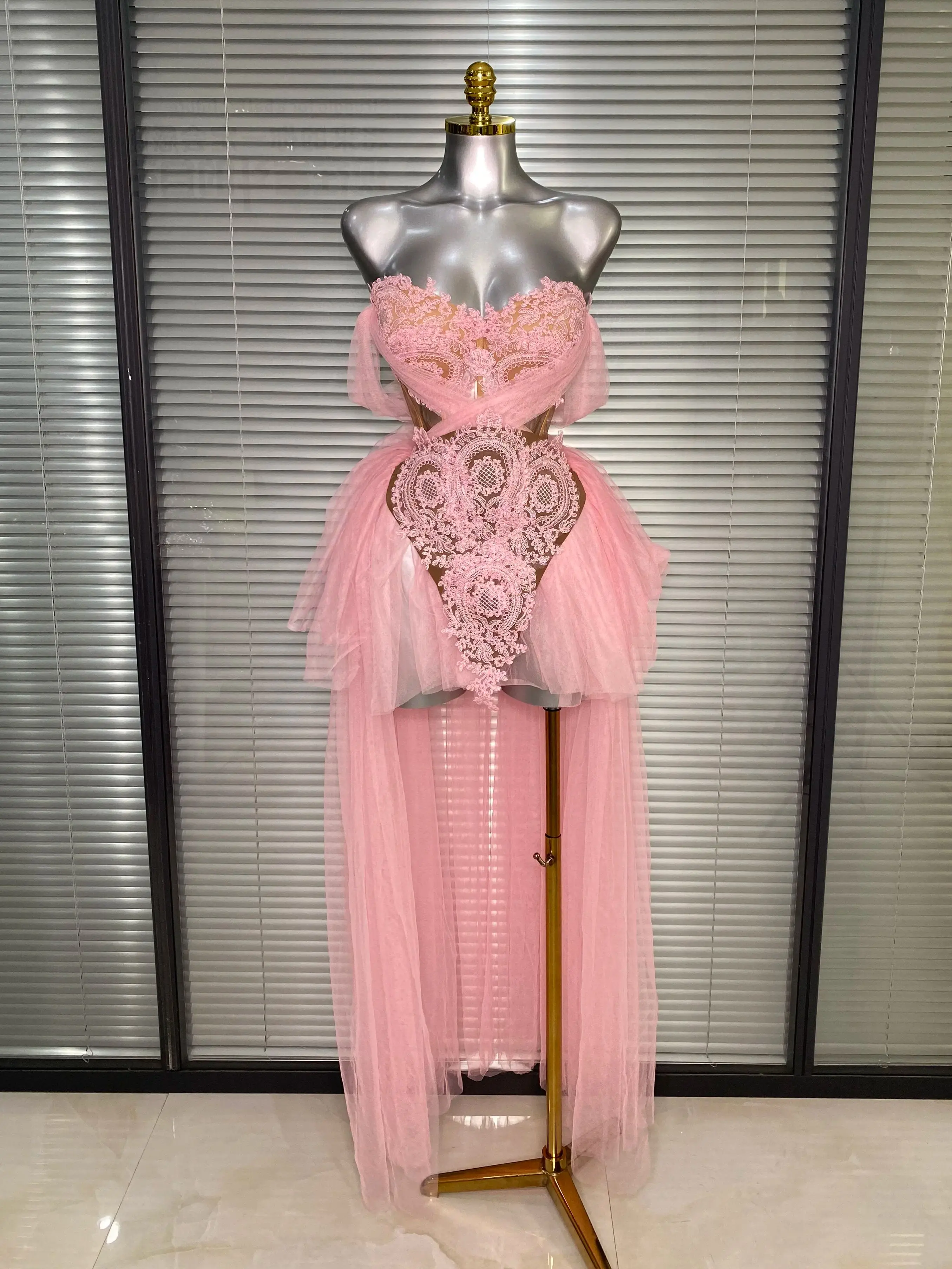 

Celebrity INS Sexy Two Pieces Set Women Celebrity Adjustable Laced Pink Gray Black Skirt Suits Stage Costume