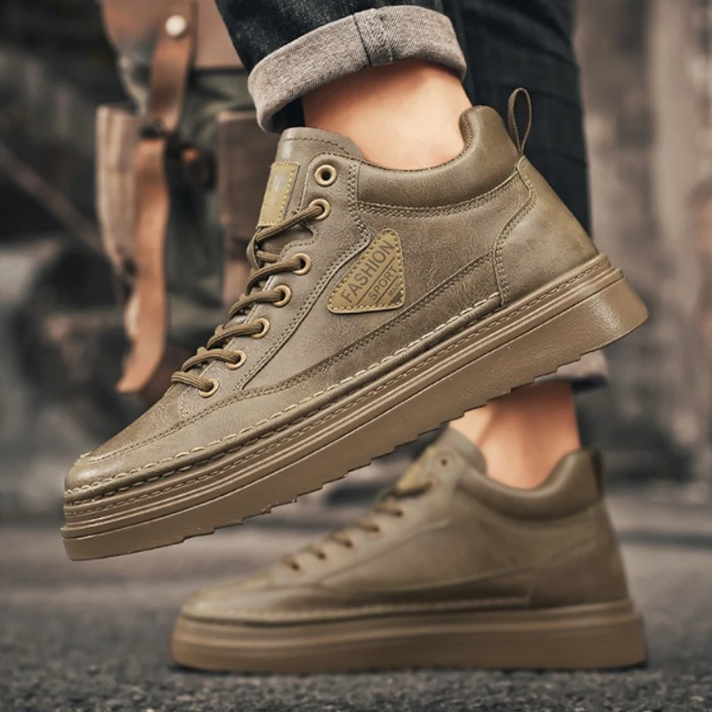 أحذية رجالية موضة أحذية جلدية عالية الجودة 2026New أحذية رياضية من الجلد غير رسمية الدانتيل يصل حذاء من الجلد للرجال منصة عدم الانزلاق الجوارب