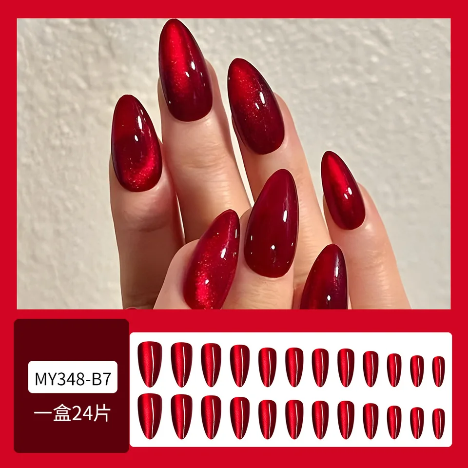24 Uñas Postizas Rojas Brillantes Ojo de Gato, Cobertura Completa, Color Nude, Forma Almendra, con Encantos 2