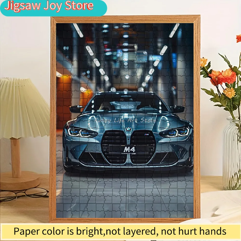 

Бумажный пазл с изображением стильного темно-бирюзового спортивного автомобиля BMW M4 в современной сцене подземного гаража, художественный принт, настенный декор, современный стиль