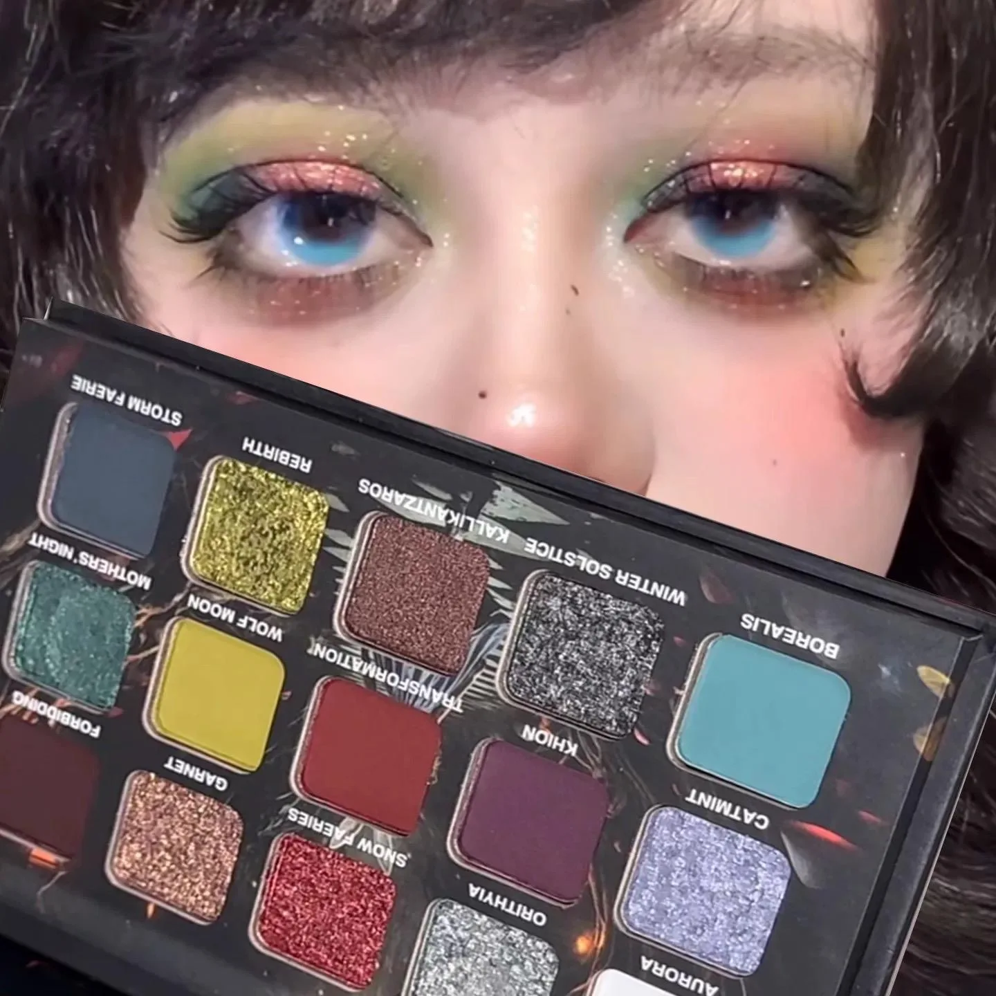 15色アイシャドウパレット ゴシックスタイル スモーキーコスメティック パープルカメレオン シマーグリッター 多機能アイシャドウパレット