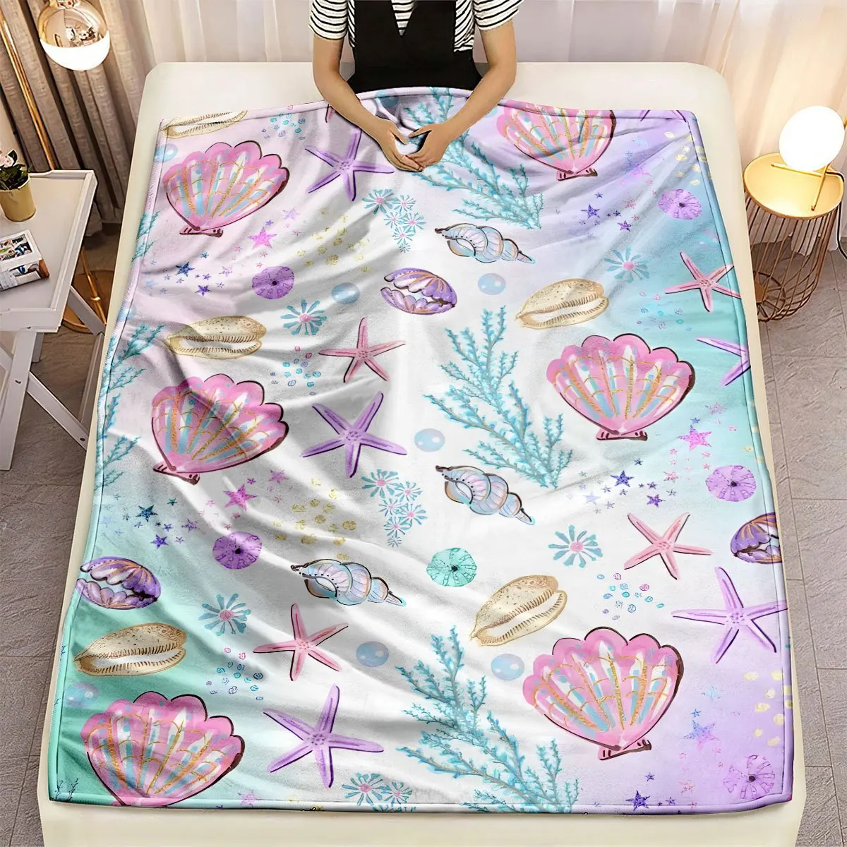 Dreamy Ocean Shell Theme Flannel Blanket, Ultra-Soft And Skin-Friendly, Suitable for All Seasons, Warm And Cozy for Living Room,