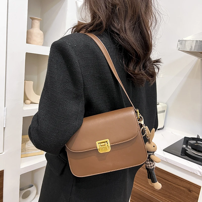 Neutral Style Bags Are Suitable for Daily Commuting and Office Use They Include Fashionable Shoulder Bags and Crossbody Bags.