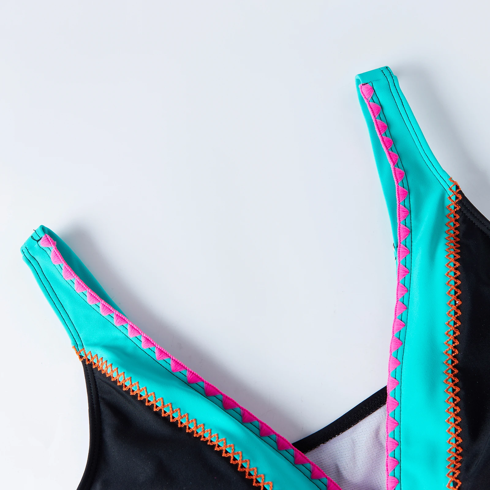 

Women 2 Piece Bikini Set Contrast V Neck Bra Thongs Casual Bathing Suits for Beach Pool Beachwear Swimsuits