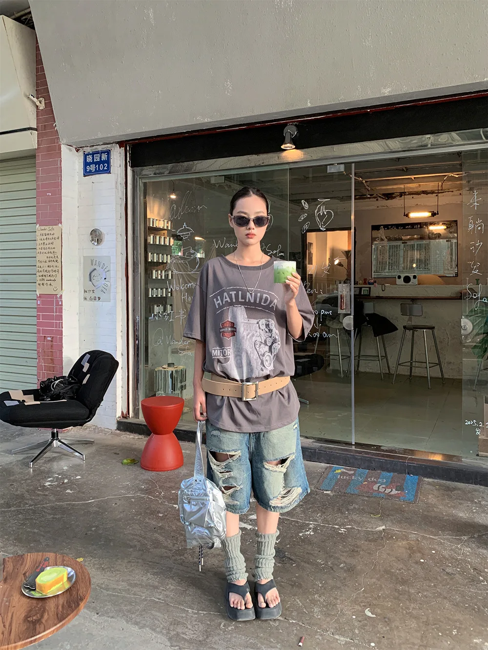 Hole Jeans Women Knee Length Wide Leg Pants Ripped Straight Mid Waist Washed Distressed Shorts 2025 Summer Streetwear Denims