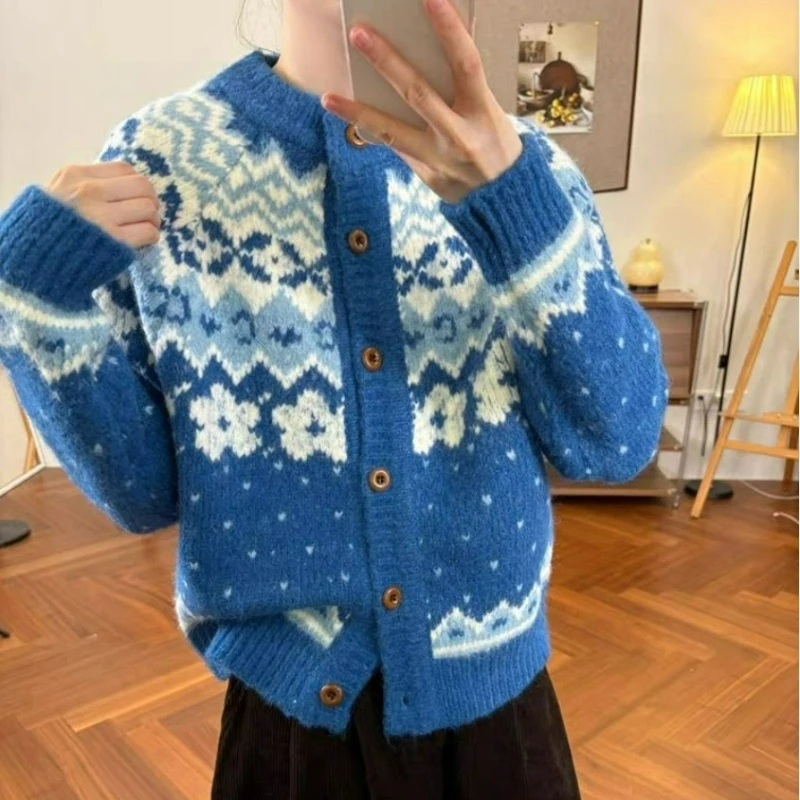 

Cross-border Trend Contrasting Color Design Loose Silhouette Lazy Wind Sweater Single-row Four-button Warm Autumn and Winter Top