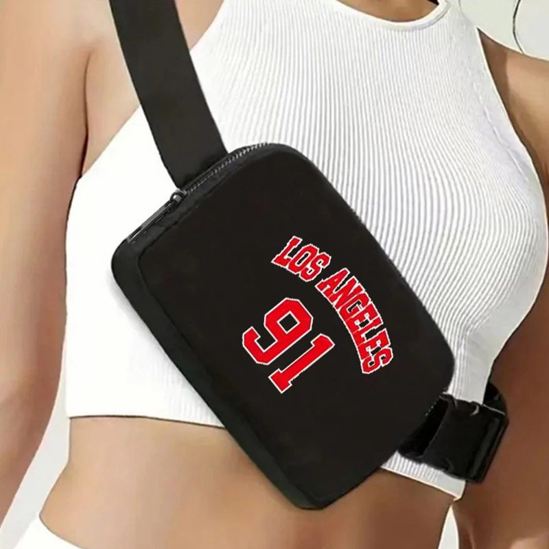 Сумки нейтрального цвета подходят для повседневных поездок на работу и упражнений. Они приходят в сумках через плечо и сумках через плечо.