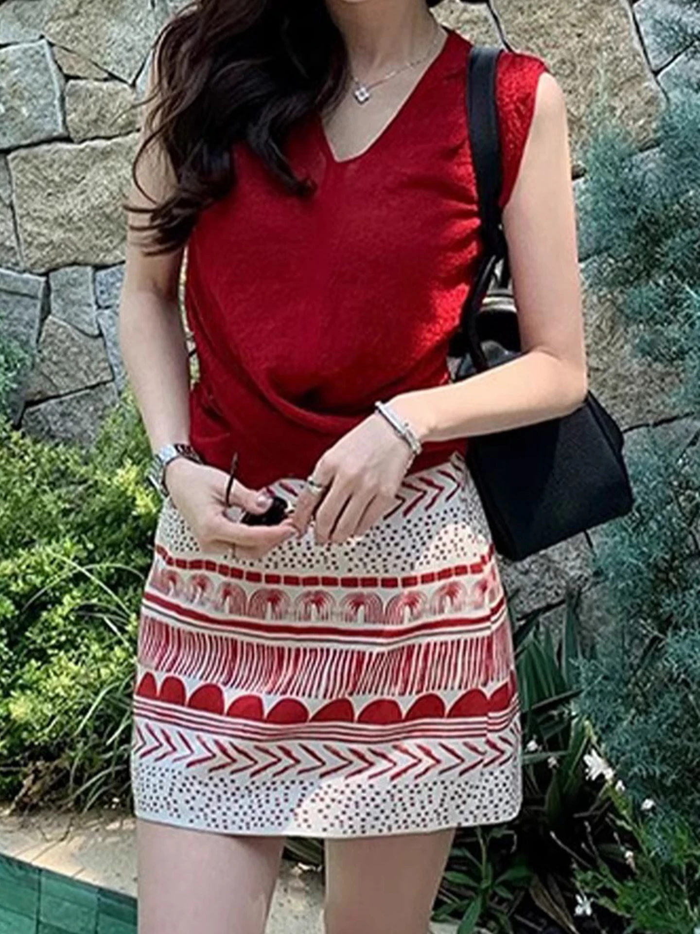 

Корейский винтажный вязаный жилет с V-образным вырезом, летний дизайн, универсальный, стройнящий, женский топ, модный, для повседневной носки, прямой крой, размер