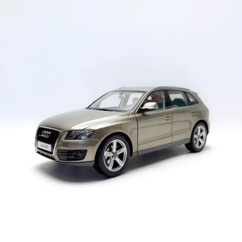 كيوشو دييكاست 1:18 مقياس Q5 SUV سبيكة سيارة نموذج مجموعة كلاسيكية تذكارية عرض ثابت الحلي هدية عيد