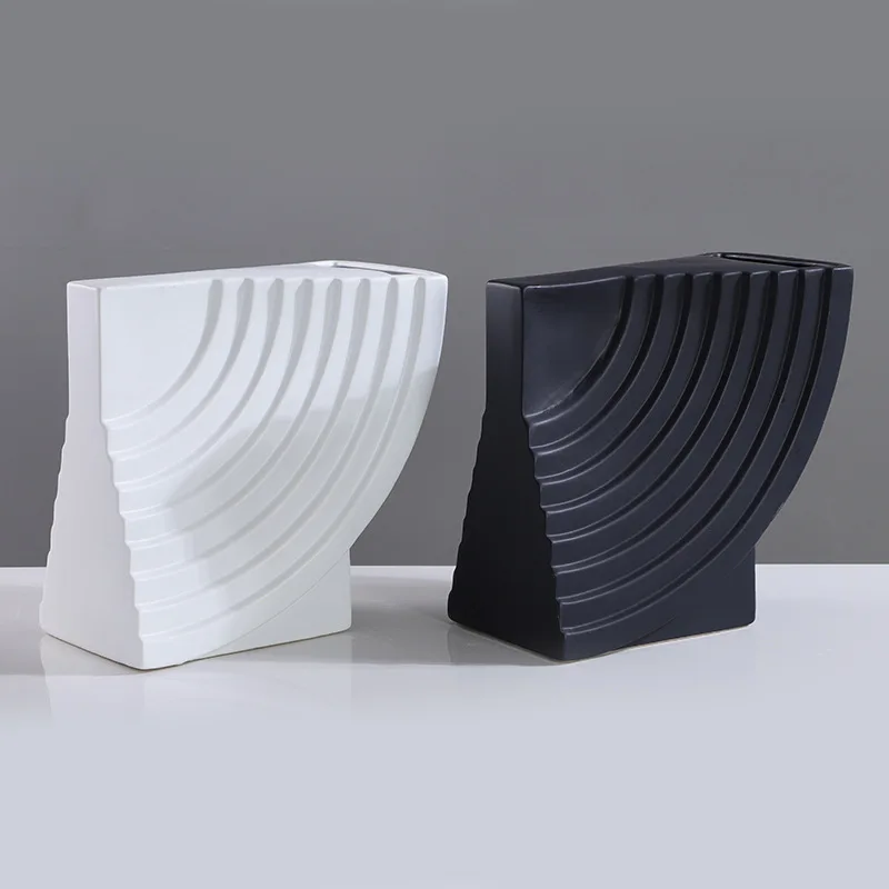 Light luxury modern black and white resin flower ornaments Minimalist Nordic home furnishings sales model room accessories