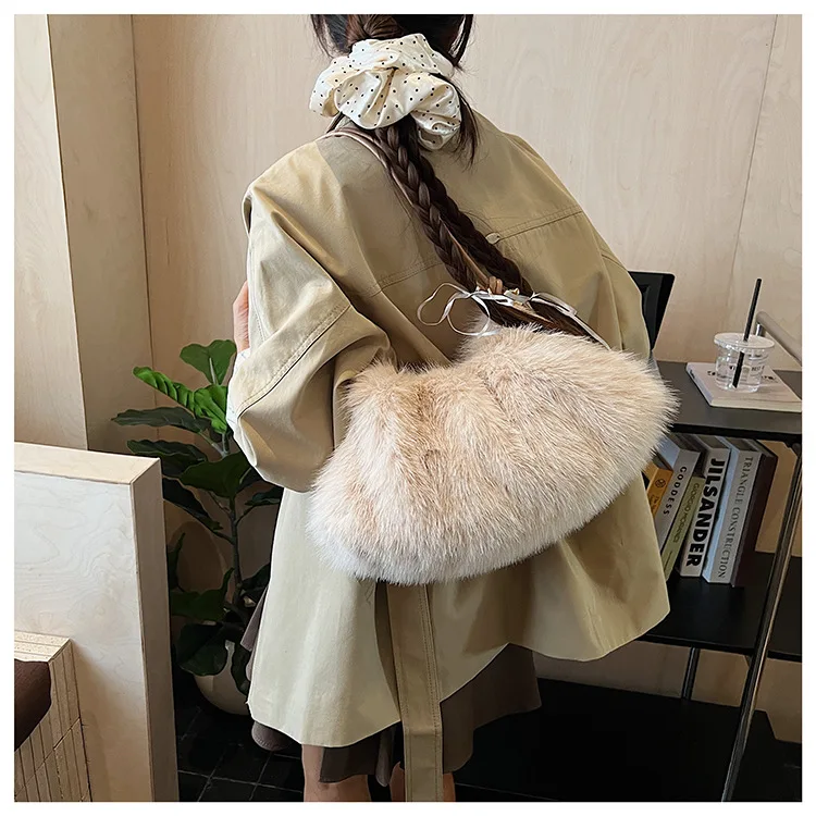 

2025 New Stylish Plush Bag for Women - Fresh Sweet Design, Armpit/Hand/Shoulder/Crossbody, Great for Commute & Daily