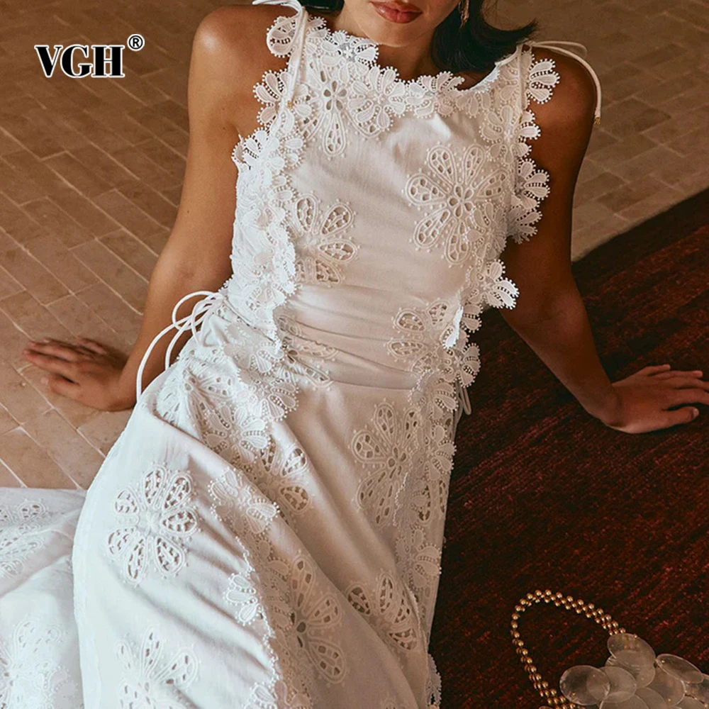 

VGH Elegant Lace Spliced Appliques Solid Dresses For Women Round Neck Sleeveless High Waist Temperament Dress Female Fashion New
