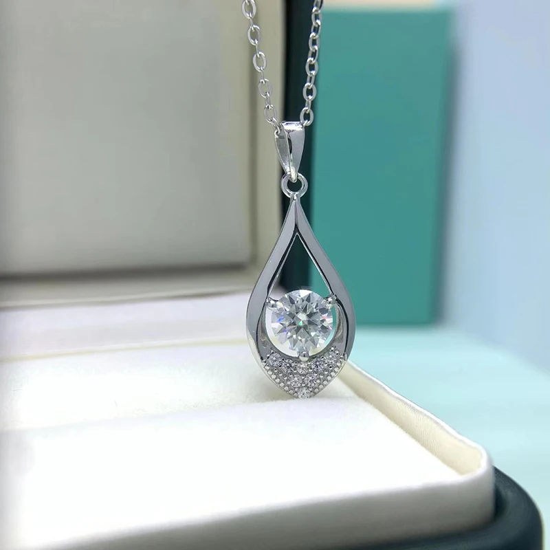 

S925 Silver Mossanite Water Drop Pendant Necklace Women 0.5-1ct D Color Moissanite Diamond Hollow Clavicle Necklace Pass Tester