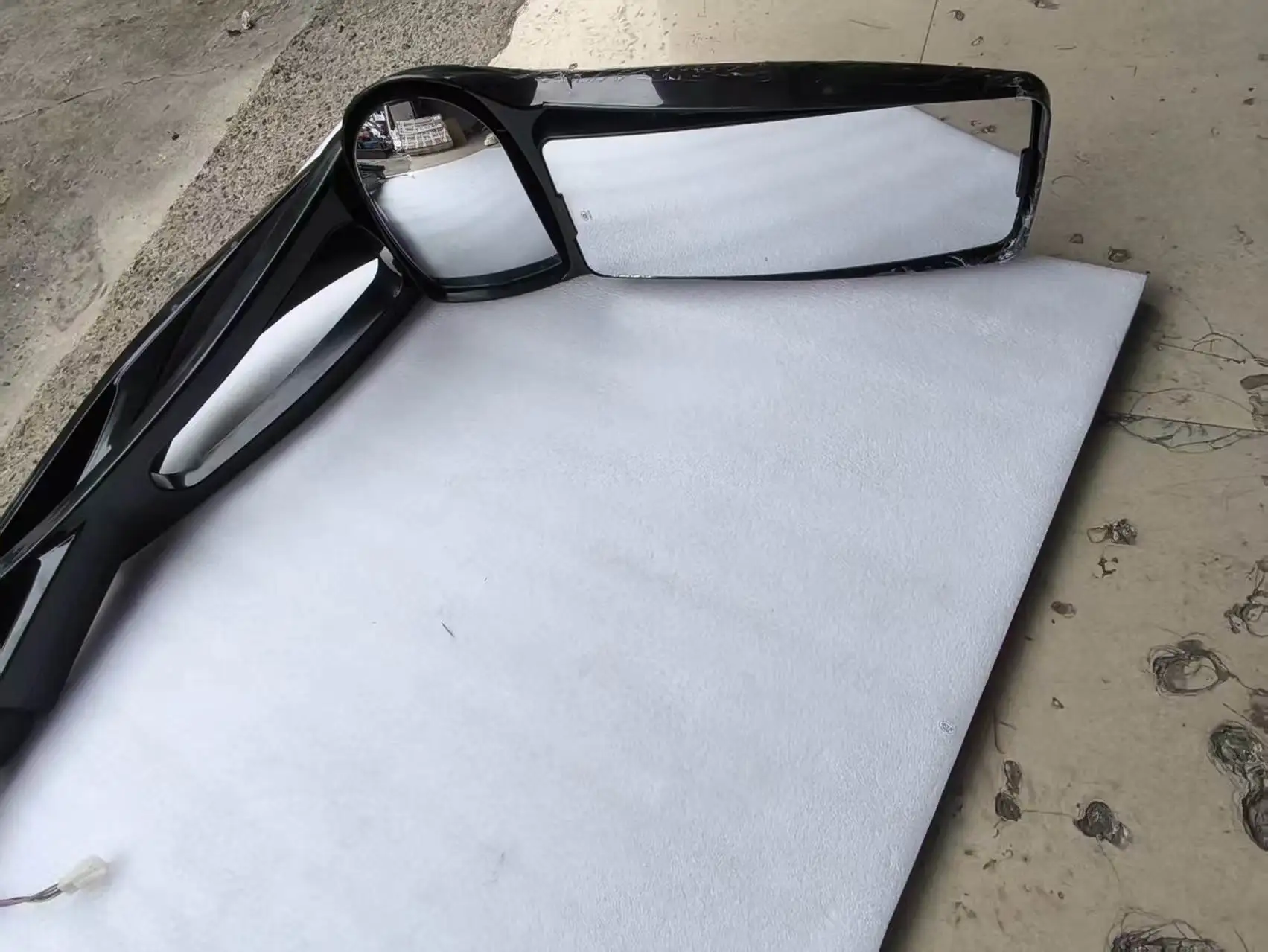 New Right Side Rearview Mirror Assembly with Blind Spot Function for SLK6118 Bus (Universal Fitment)