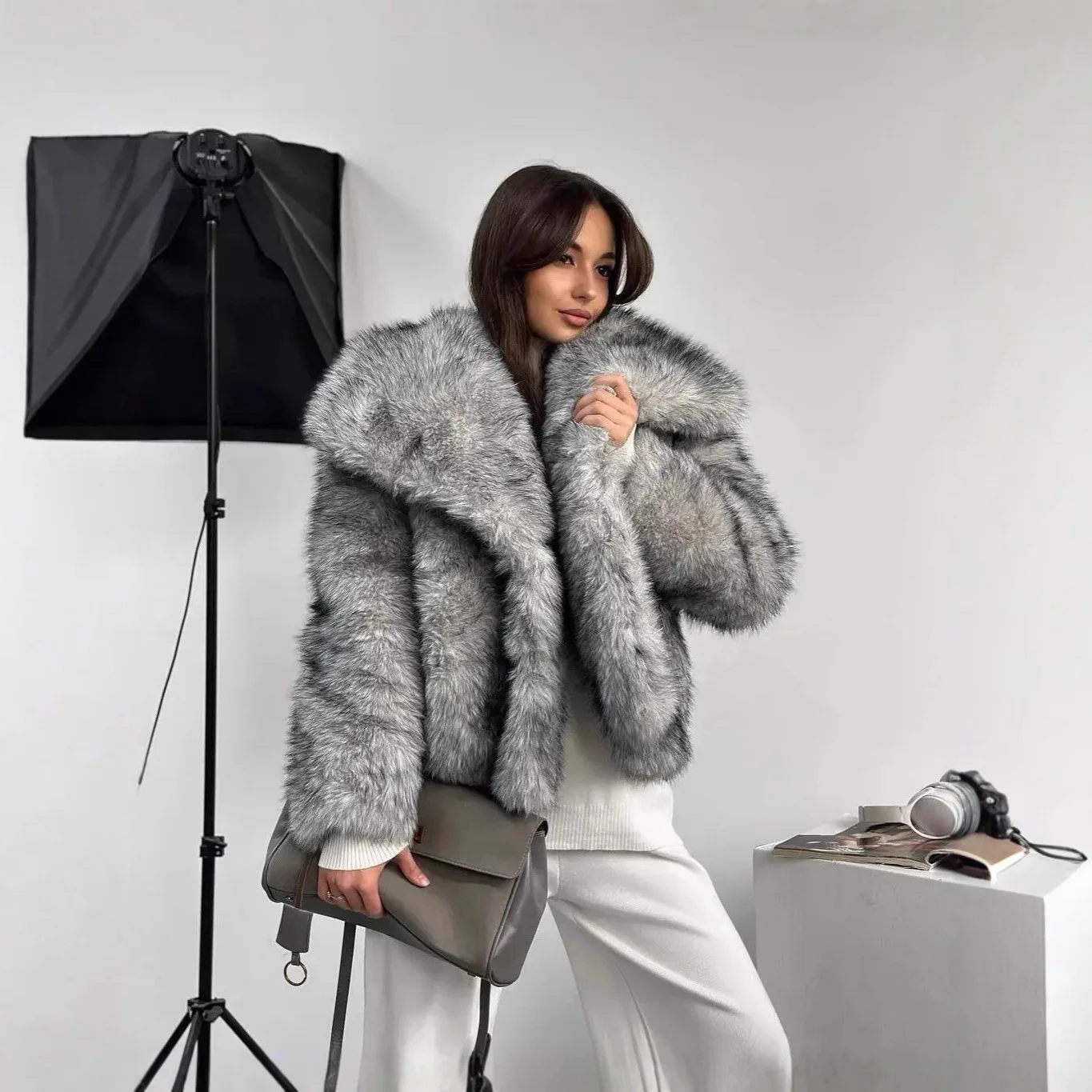 Manteau court à revers gris pour femme, col rabattu, manches longues, confortable, ample, en fausse fourrure, vêtements de rue pour vacances d'hiver