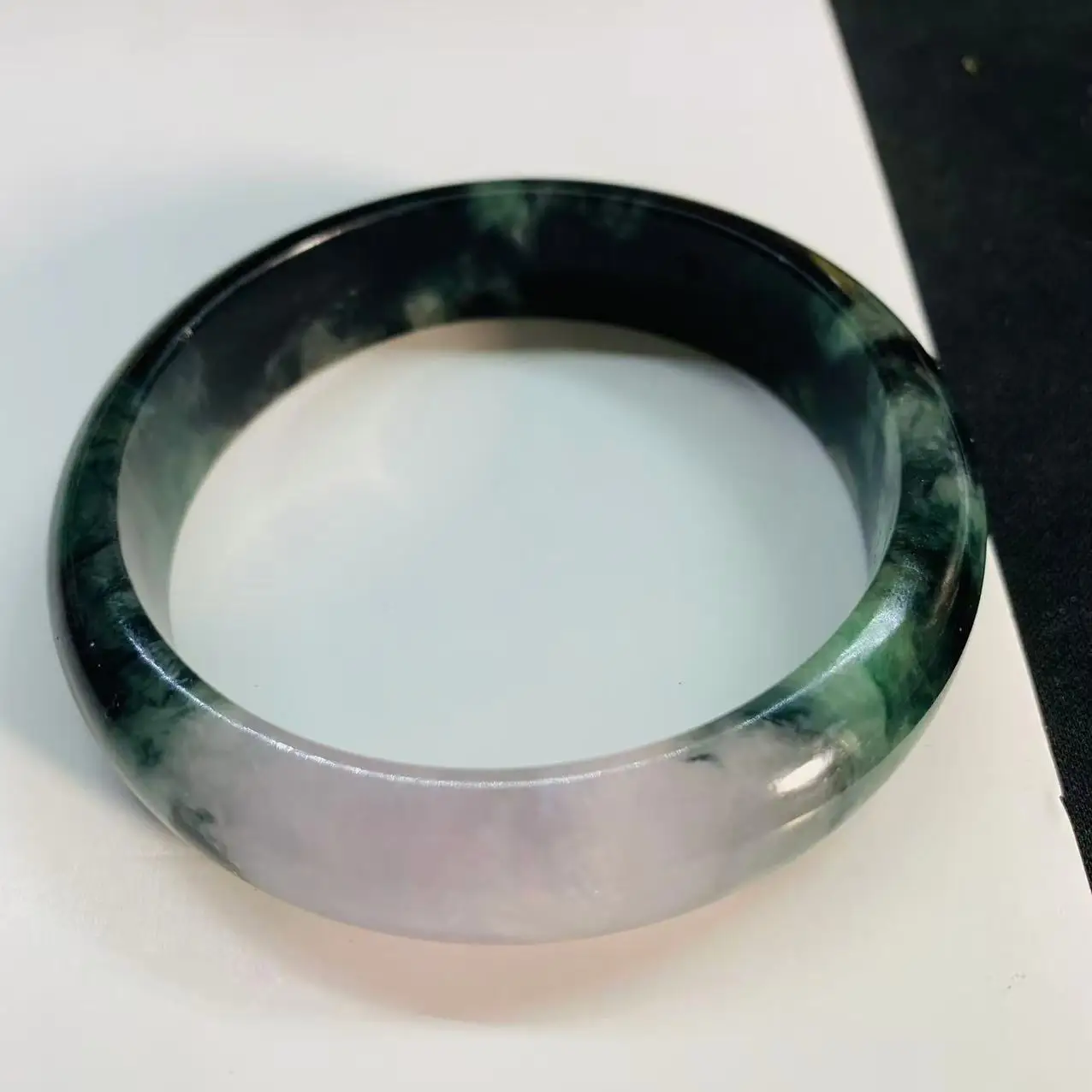 

Realistic shooting of light purple floating green flower 56.7mm jade bracelet