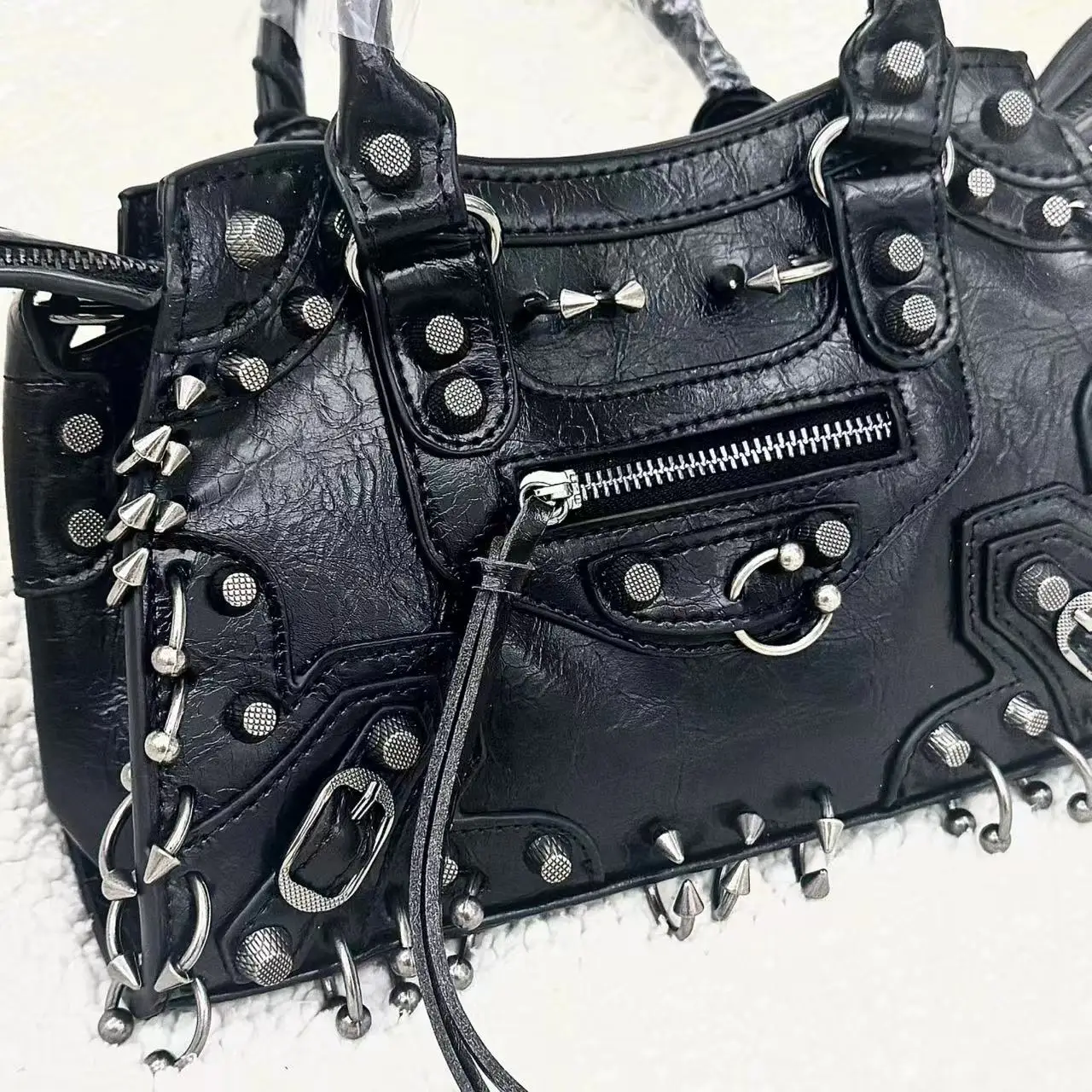 

2026 Street Style Motorcycle Bag Women's Handbag Leather Shoulder Crossbody Bag Tote Bag Rivet Fringe Crack Pattern Material