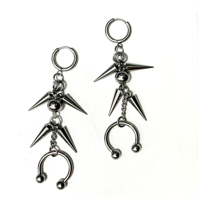 ゴスパンクチャームイヤリング 女性用 ステンレススチール リベットスプライス馬蹄リングスタイル - 韓国ファッションアクセサリー