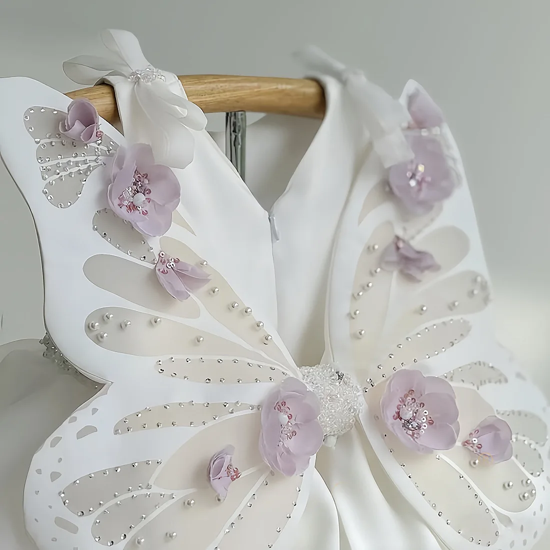 Maßgeschneidertes Prinzessinnen-Elegantes Baby-Mädchen Schmetterling Geburtstagsparty Ballkleid mit Perlen 3D-Blumen Weißes Tüll Blumenmädchenkleider 2026 – Detail 5