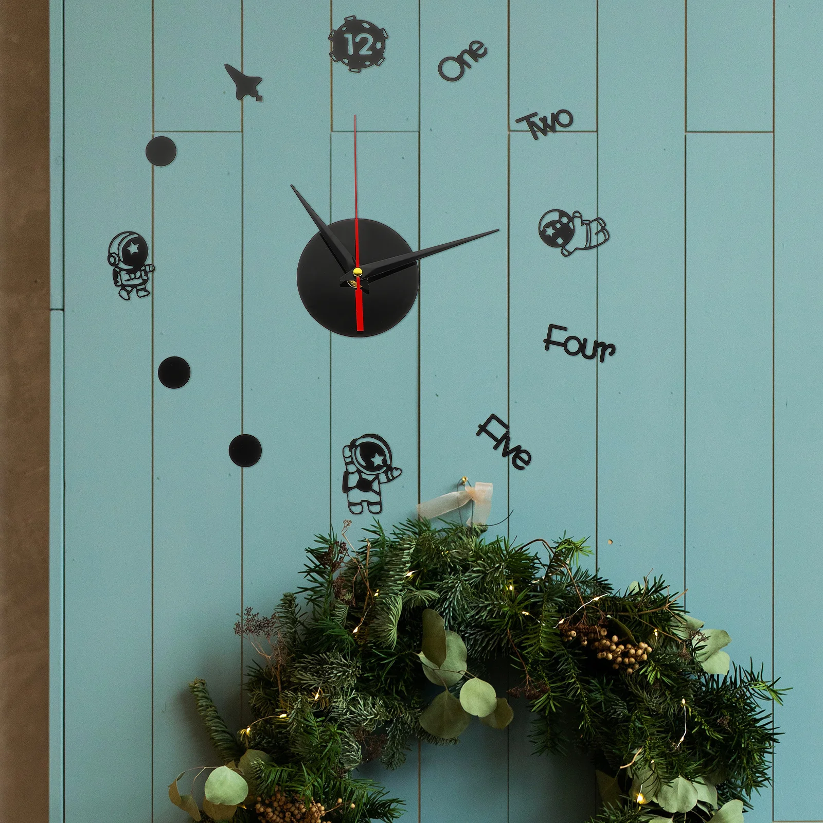 

1Set Modern Spaceman Wall Hanging Clock Accurate Timekeeping Non Ticking for Home Office Interior Decor Wall Hanging Clock