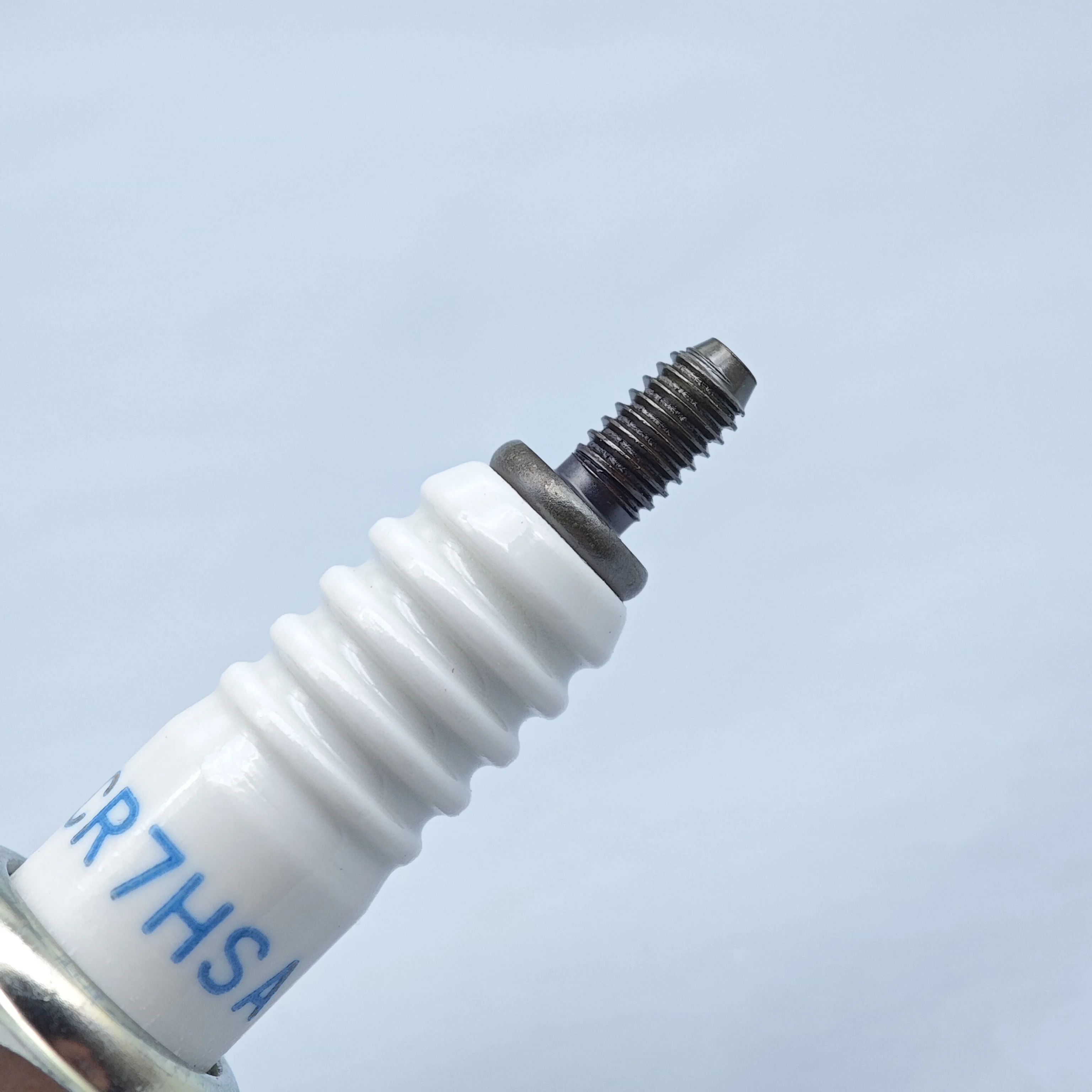 1pcs Original NGK Spark Plug CR7HSA(4549) CR6HSA(2983)