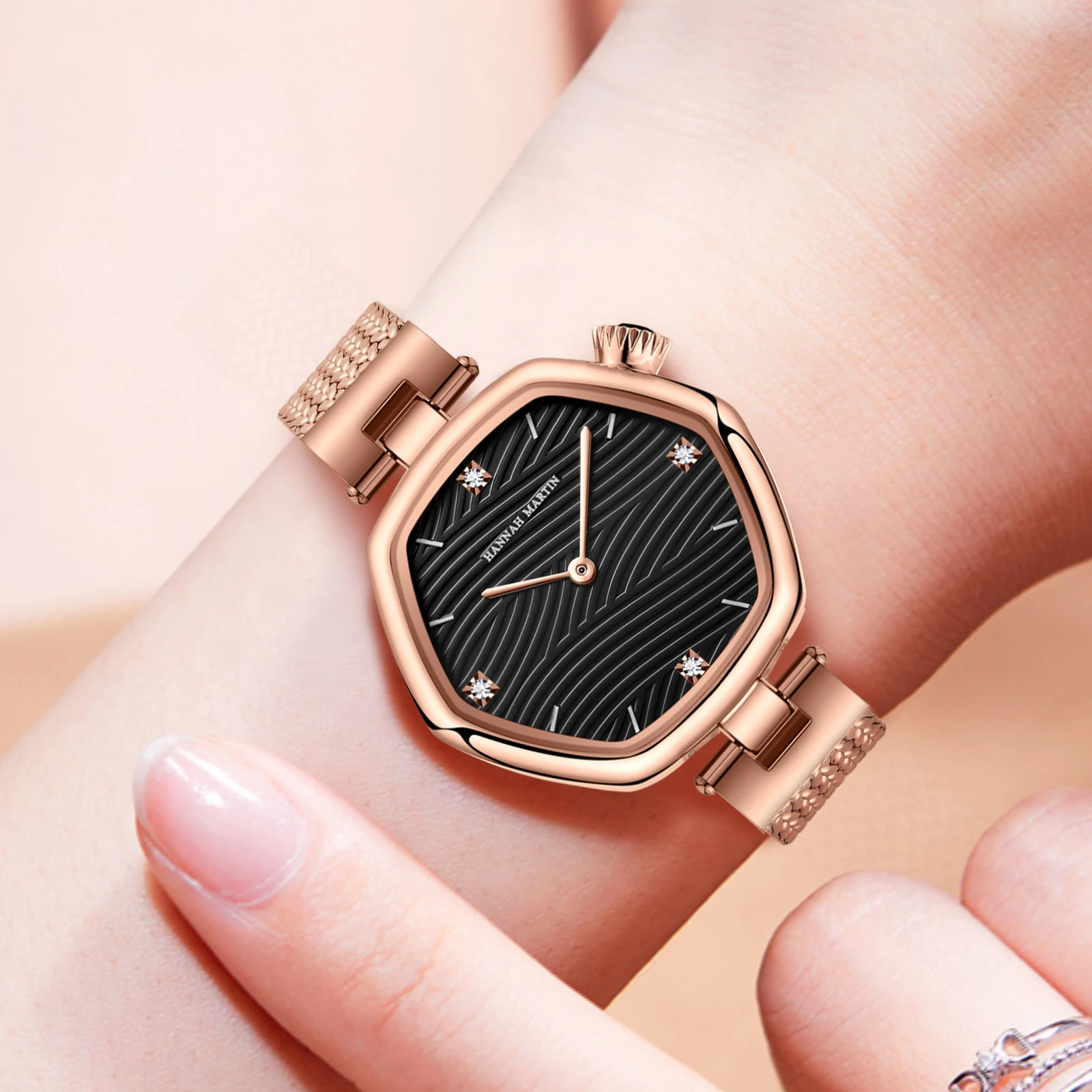ساعة كوارتز أصلية ماركة هانا مارتن، حزام شبكي من الفولاذ المقاوم للصدأ بتصميم هندسي، حركة مستوردة للنساء، ساعة رياضية للعمل