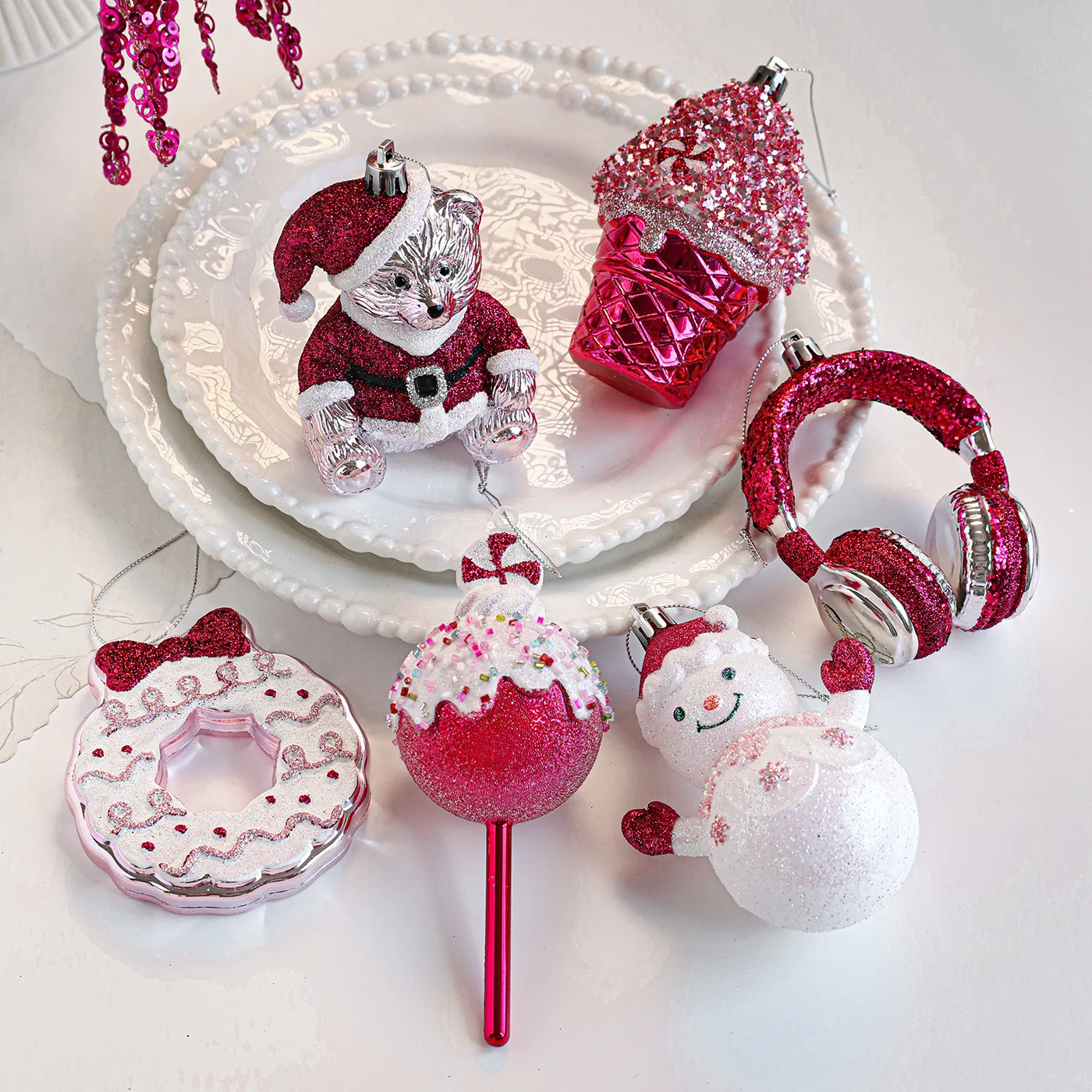 novo-pingente-de-plastico-em-po-pegajoso-vermelho-pingente-de-desenho-animado-rosa-colorido-bolo-urso-arvore-de-natal-decoracao-de-pingente-de-janela