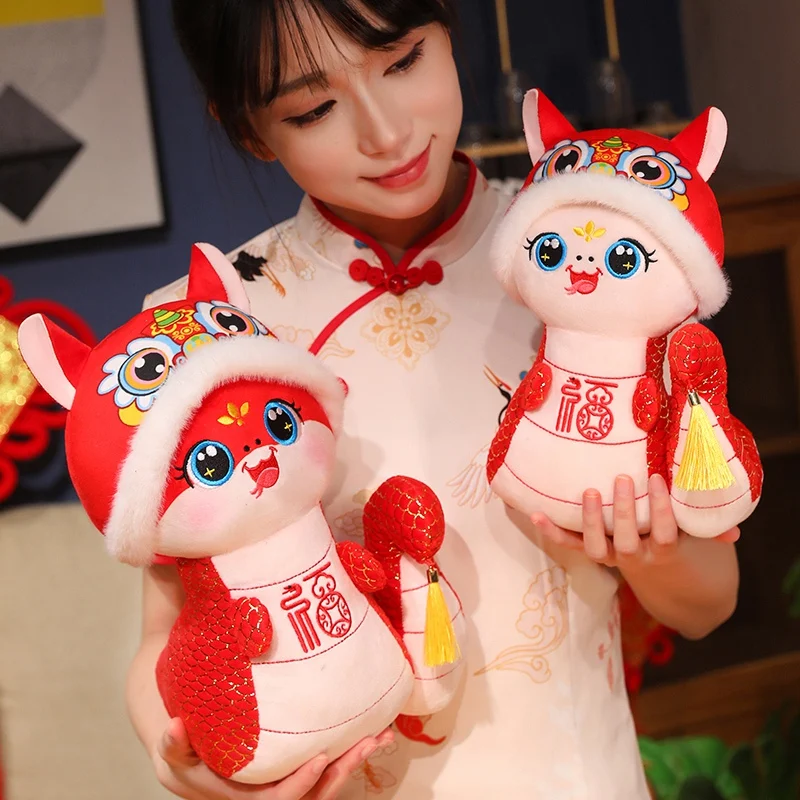 2025 งูปี Mascot Plush ของเล่นสีแดงและสีขาว Lucky ตุ๊กตางูทองแดงเหรียญงู Dol lHappy ใหม่ปีของขวัญใหม่ตกแต่ง