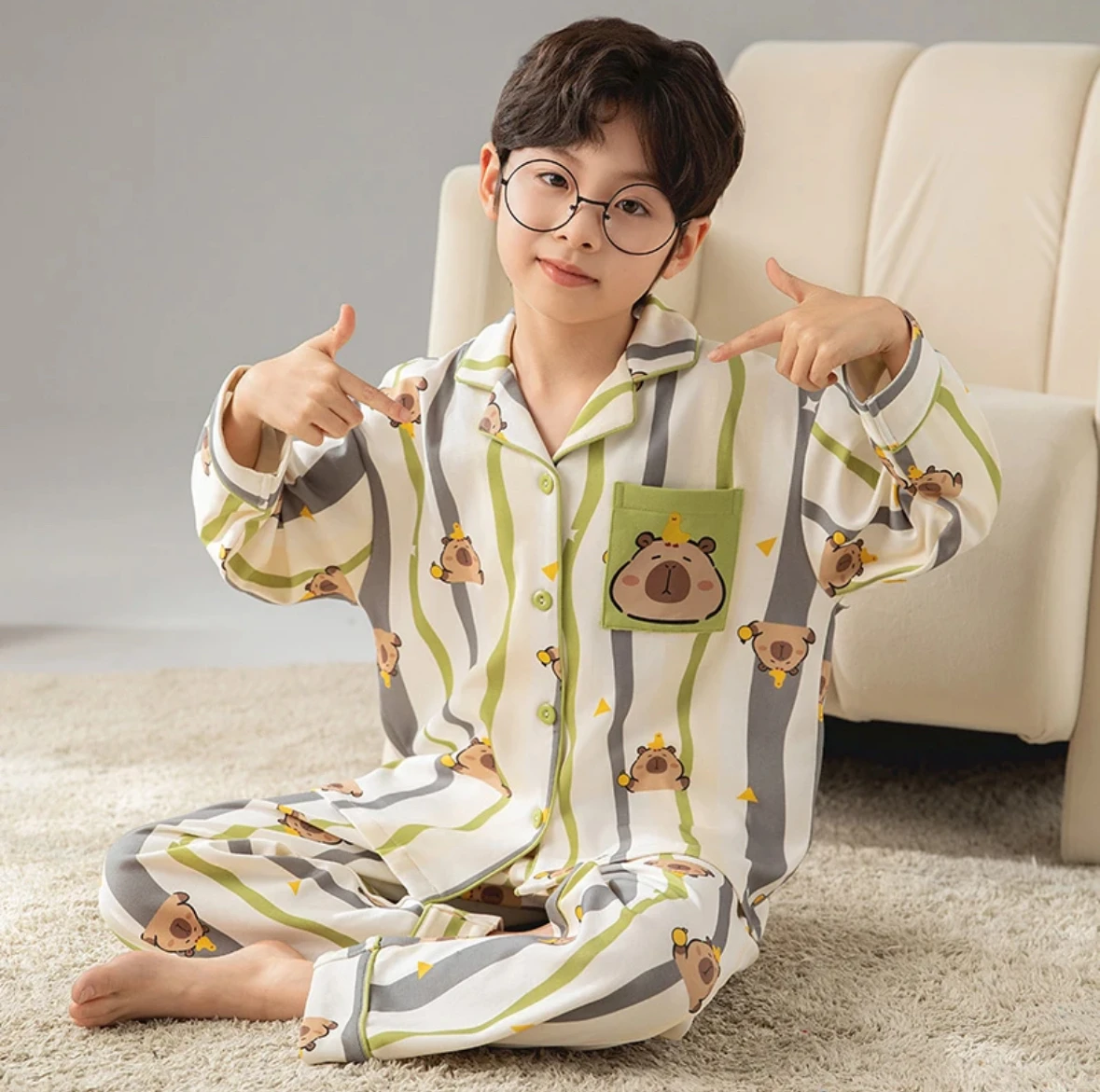 Cartoon-patterned pajama set, a long-sleeved top and matching pants, comfortable homewear
