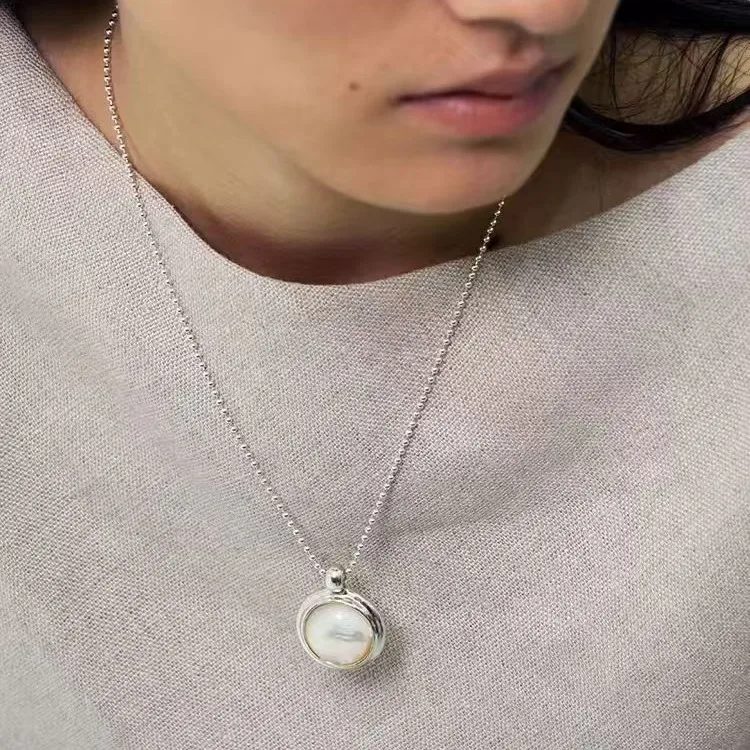 

Jenny&dave Jewelry Necklace Necklaces For Women Flowing Light White Shell Circular Pendant Long Necklace Collarbone