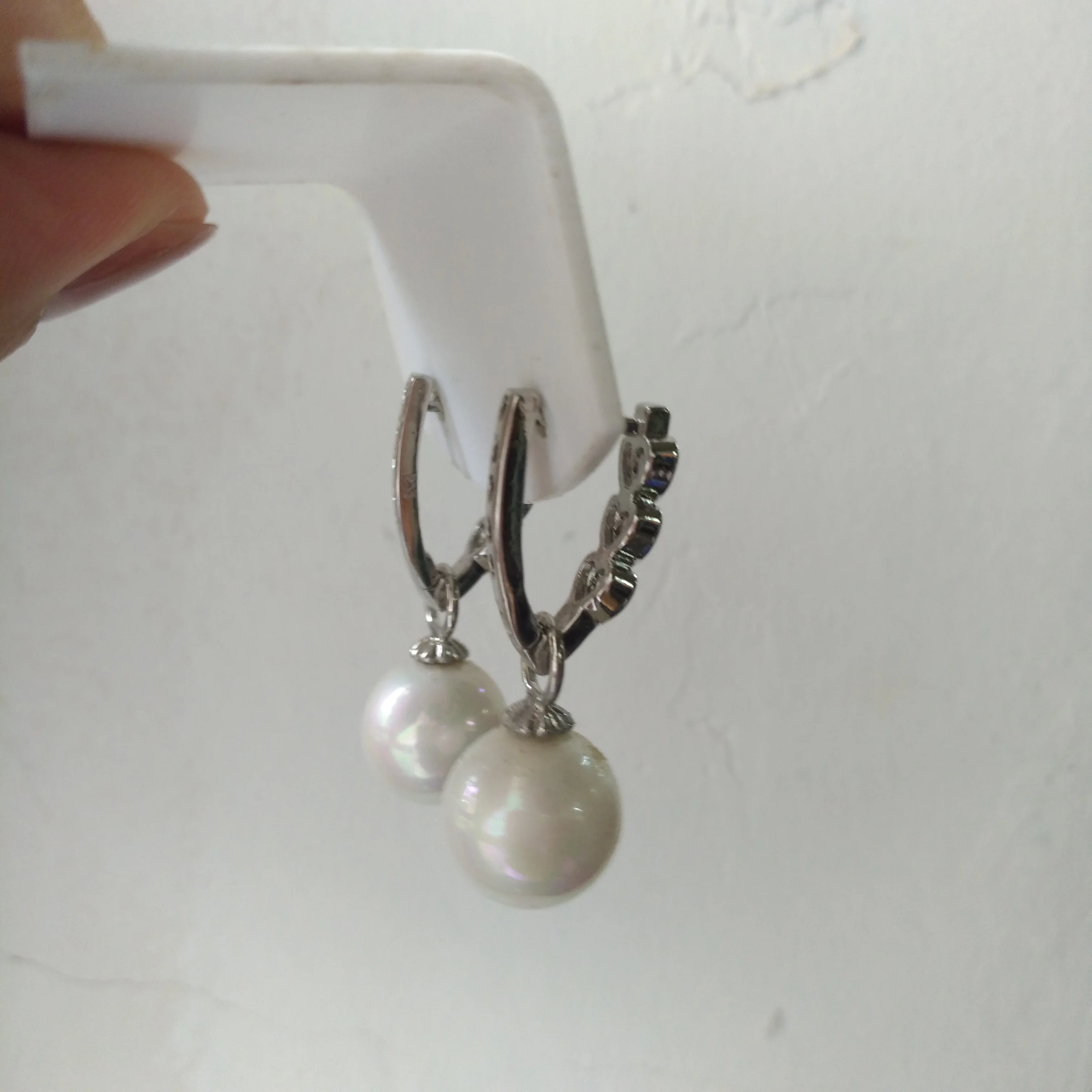 

Лидер продаж 10-11 мм натуральный AAA + SOUTH SEA белый круглый жемчуг висячие серьги рычаг сзади