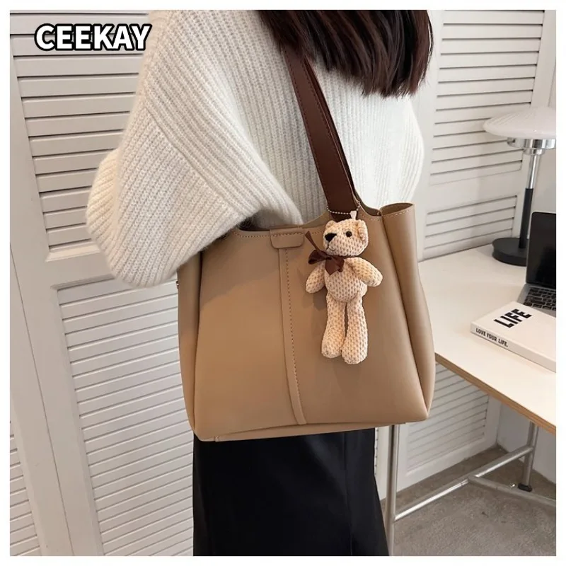 

CEEKAY Minimal Matte Solid Vertical Large Tote Bag Plain Knit Bear Pendant Accent Two Ways Carry Light Portable Shoulder Purse
