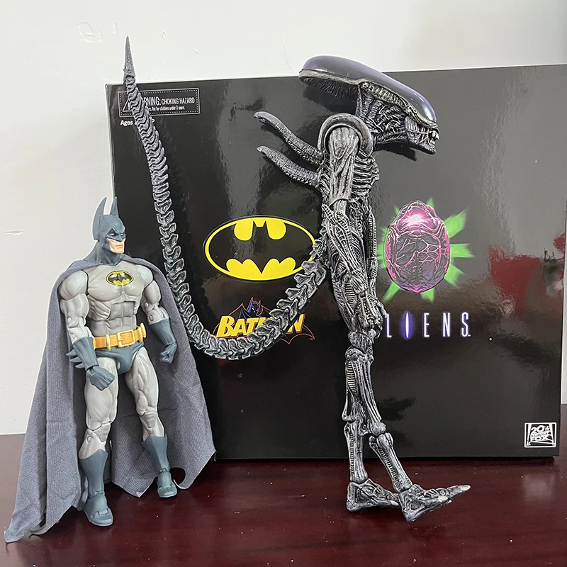 بروس واين مقابل شخصية أكشن سوبرمان الغريبة ، Xenomorph NYCC ، ألعاب موديل قابلة للتحصيل ، العام الجديد الحالي ، 2 ، في كل مجموعة