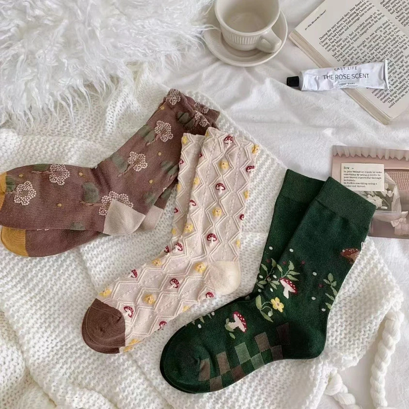 

3 пары/лот, женские носки, осенне-зимние винтажные длинные носки в стиле Харадзюку, корейские модные милые женские носки с цветочным тиснением в стиле Лолиты