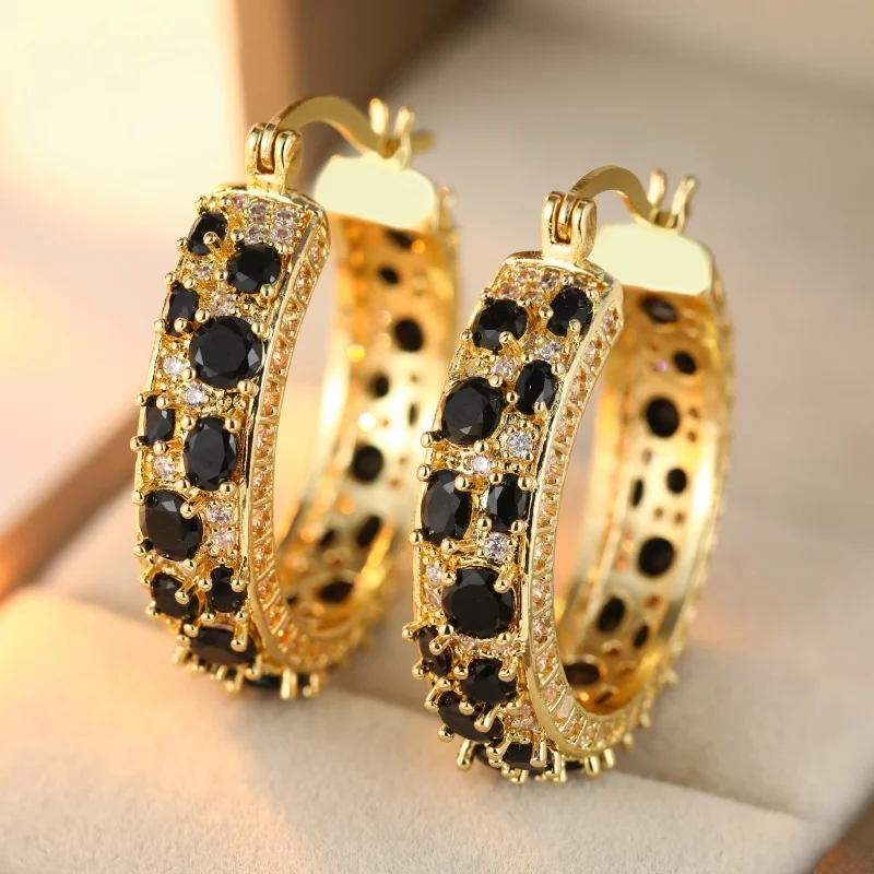 Wunderschöne Eingelegte Weiß-Schwarze CZ-Creolen Damenohrringe Trendige Goldfarbene Geometrische Alltags- und Partyschmuck Jubiläumsgeschenk – Detail 5