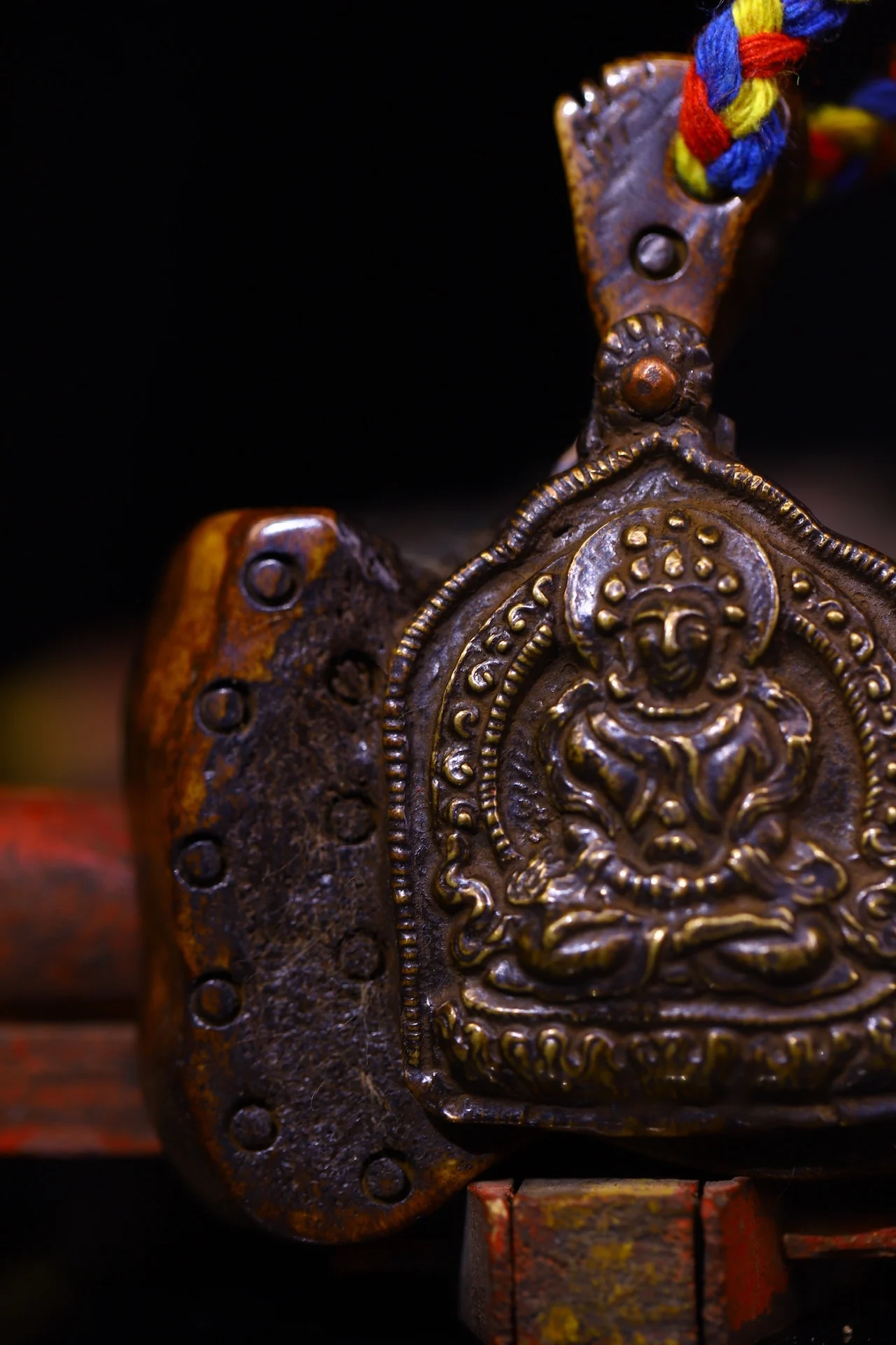 

3"Xizang Folk Collection Old Gabala Buddha Clothes Piece Flower Amitayus Buddha Head Buddha Card Prayer Flag Pendant Amulet