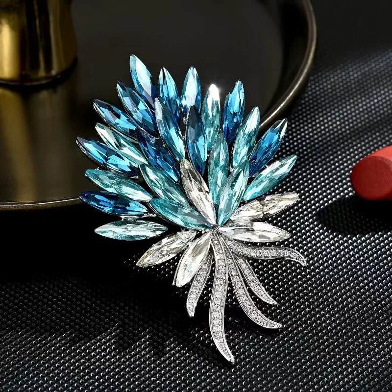 

High-end crystal wheat ear brooch for women, elegant and refined, fashionable brooch, and niche design