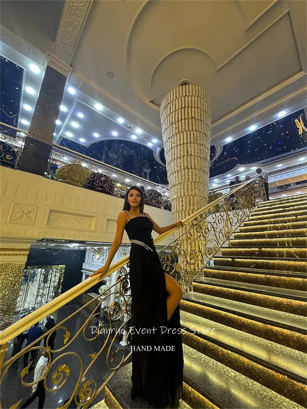 Dianruo Sparkly Crystal Spalline Abiti da sera Spacco alto Nero Robe De Soirée Femme Lucido Maxi Abito da ballo Personalizzato