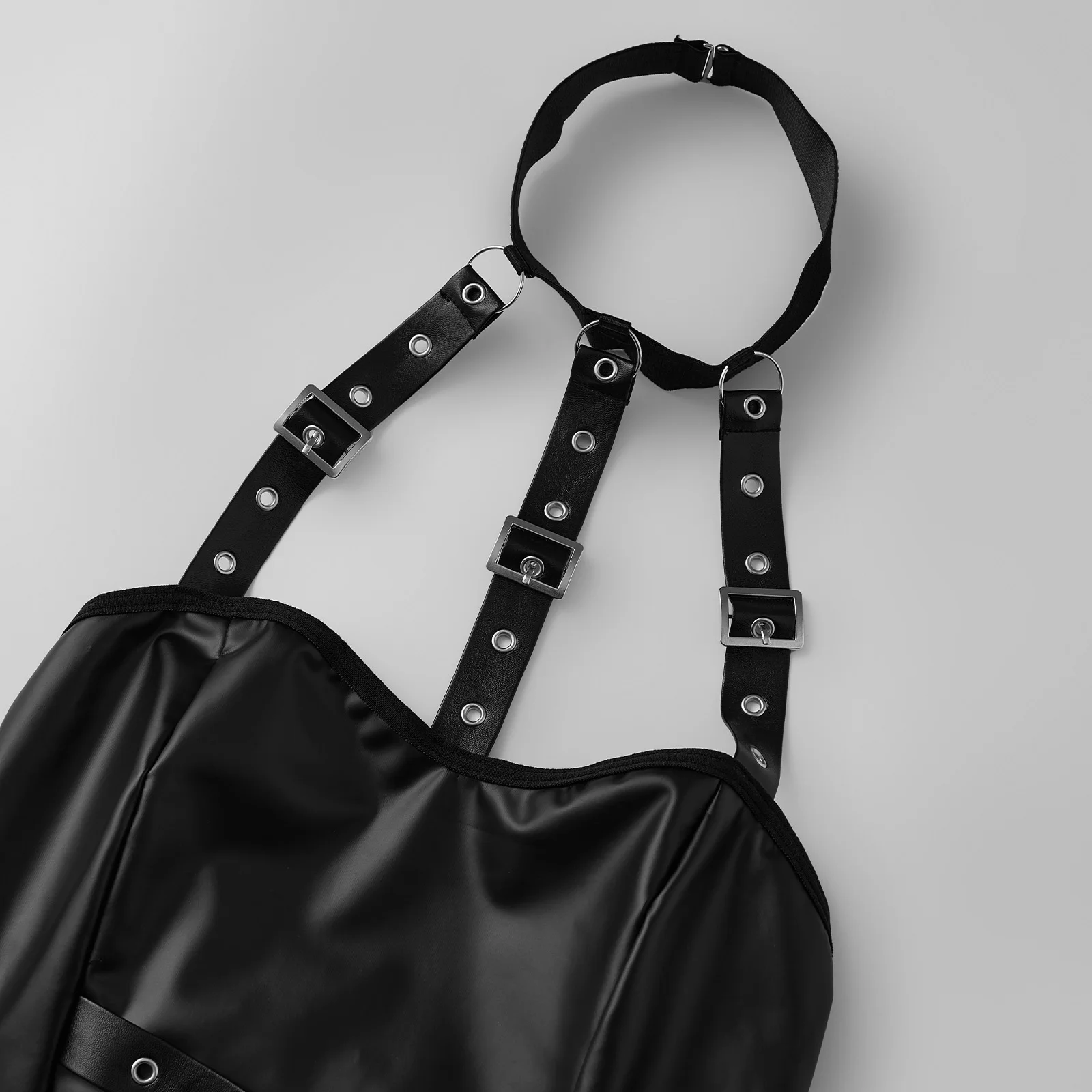 

Женские эротические комплекты нижнего белья озорного цвета, черное готическое кожаное платье с бретелькой на шее и стринги с низкой талией