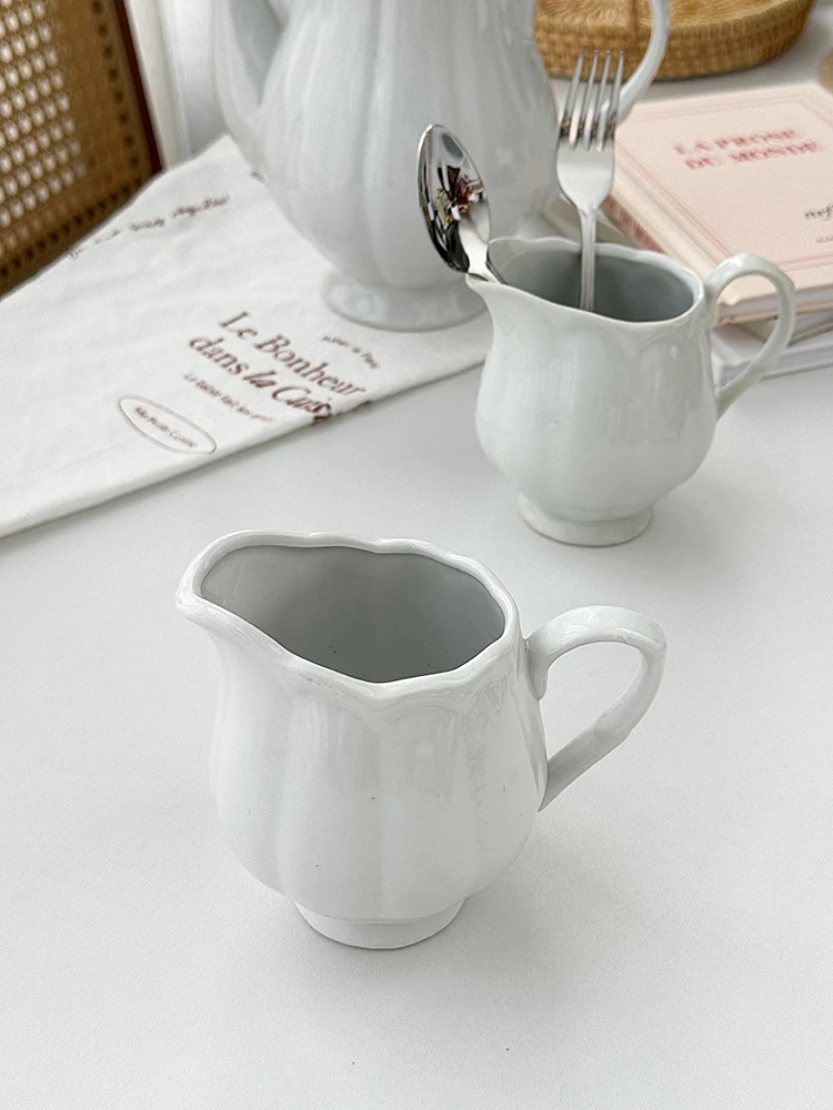 

Retro Old Sto High Temperature Cold White Cerc Relief Tea Petal Milk Pot Tea Time Cerc Coffee Brewing Equipment