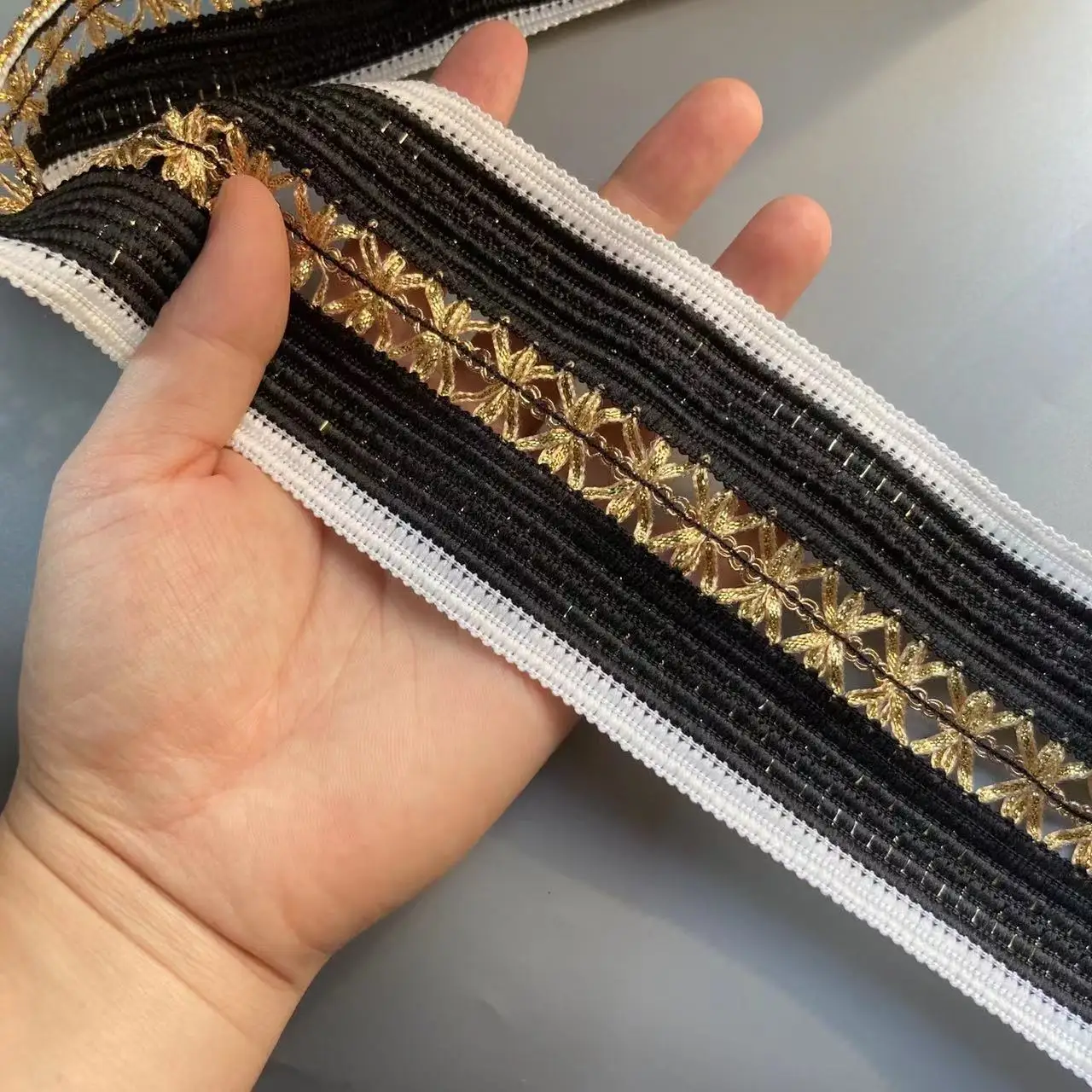 1 Yard Weiß 7 cm Reis Spitzenbesatz Band Ethnische Kleidung Goldfaden Stickerei Pailletten Stoff Jacquard Gurtband Bekleidungszubehör