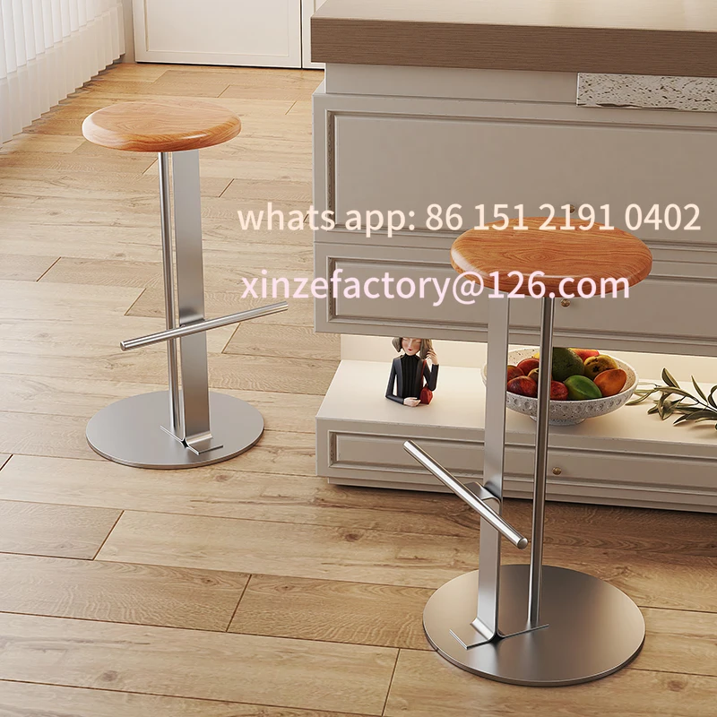 カスタマイズ可能な日本のミニマリストバースツール、家庭用無垢材ハイチェア、メタルカウンターチェア、ソーシャルメディアで人気