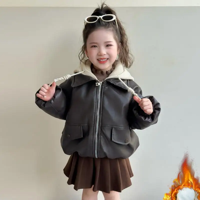 

Детская зимняя кожаная куртка, пальто для девочек с утолщенным бархатом, новинка 2024, стильная зимняя одежда для девочек, топы, модные топы для мальчиков