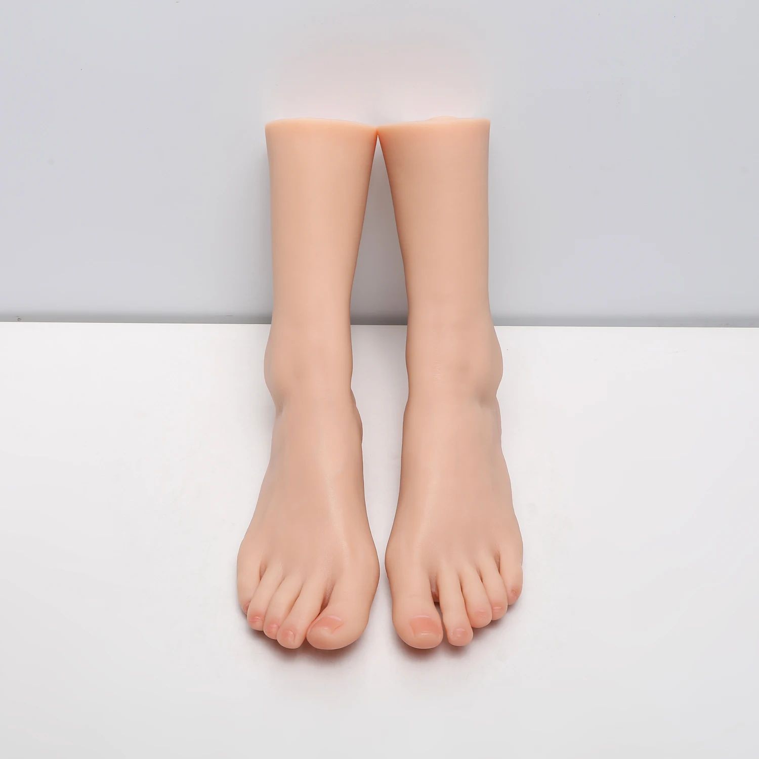 

Female Adult Liquid Silicone Foot Model Blood Vessels Lifelike Rubber Feet Fetish Fake Nail Mannequin Jewelry Display TG4000